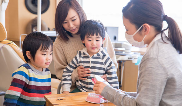 お子様からご年配の方まで幅広く診療を行います